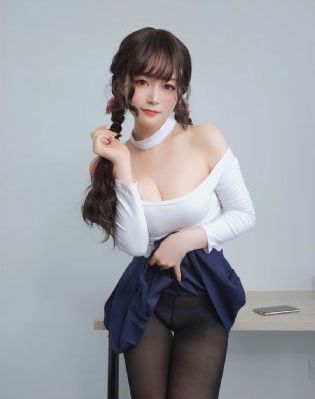 巨乳女士官